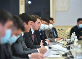 Новиков бажыдагы контрабандалык схемаларды четтетүү маселеси боюнча жыйын өткөрдү