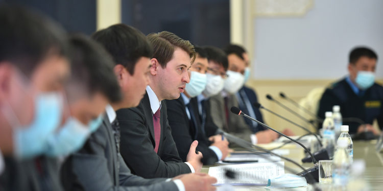 Новиков бажыдагы контрабандалык схемаларды четтетүү маселеси боюнча жыйын өткөрдү