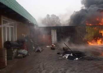 Бишкектеги Сыдыгалиев көчөсүндөгү контейнерден өрт чыкты