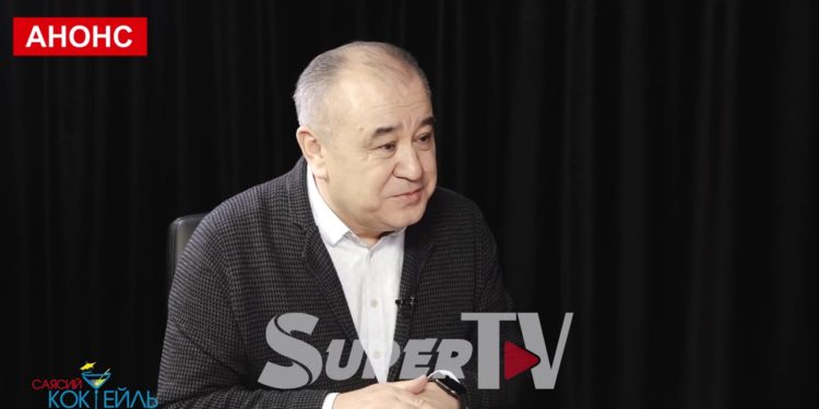 АНОНС! Текебаев: «Атамбаев келе жатканда аянттагы элдин көбү Сооронбай Жээнбековдуку болгон. Аны мага өзү айтты»