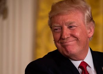 Facebook менен Instagram Дональд Трамптын жаап салган аккаунттарын кайра колдонууга берди