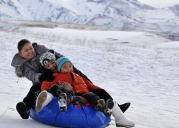 Бишкекте кышкы эс алуу учурунда 120 адам жаракат алган. Анын көбү баллон менен тоодон түшкөндөр