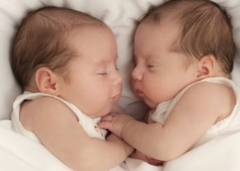 Жаңы жыл түнү эки эгиз ымыркай төрөлдү