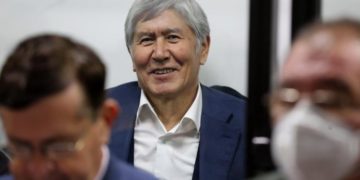 Шаардык сот мурдагы президент Алмазбек Атамбаевди камакта калтырды