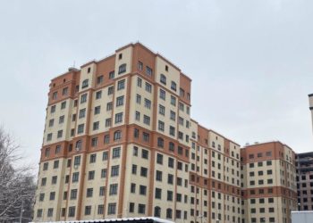 Бишкекте мыйзамсыз курулуш иштерин жүргүзгөн ишкана аныкталды. Эми анын салынган үйлөрү сүрдүрүлөбү?