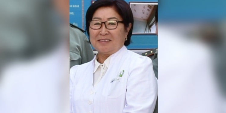 Коронавирустан жарым жыл мурда каза болгон Жамал Тазабекованын жакындарына компенсация берилбей жатат