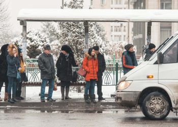 Бишкек мэриясы кичи автобустардын айдоочулары иш таштаса лицензиясынан ажыратыларын эскертти