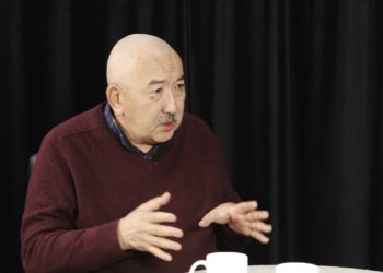 Исхак Масалиев: «Сооронбай Жээнбеков экс-президент деген статуска татыктуу эмес»