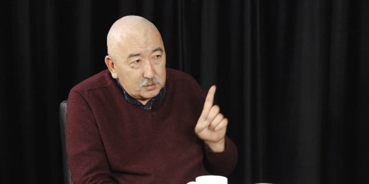 Исхак Масалиев: «Ким президент болуп келбесин, үй-бүлөсүн, жакындарын катуу кармашы керек»