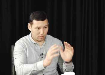 Канат Сагымбаев: «Атамбаев экөөбүздүн аман калганыбыз Кундуз Жолдубаева менен Курсан Асановго байланыштуу»