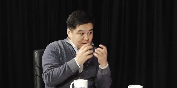 Али Токтакунов: «Президенттик башкаруунун мүмкүн болгон жаман жактарын көрбөдүкпү?»