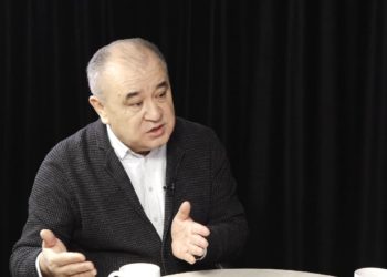Өмүрбек Текебаев: «Парламенттик шайлоо октябрда өтөт»