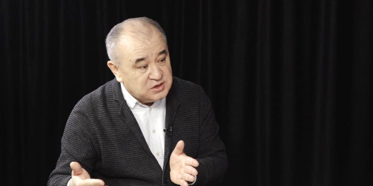 Өмүрбек Текебаев: «Парламенттик шайлоо октябрда өтөт»