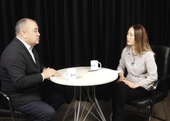 Өмүрбек Текебаев: «Мандатымдын тагдыры белгисиз болуп турганынан фракция лидерлигин өткөрүп бердим»