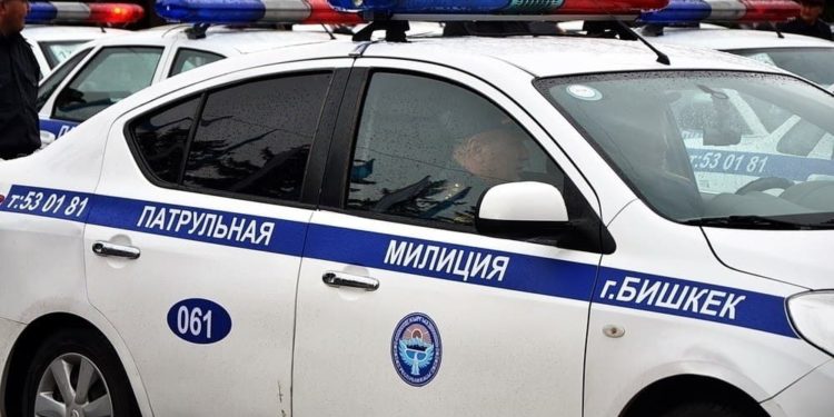 28 жаштагы аял унаа менен кишини сүзүп, качып кеткен деп шектелип кармалды