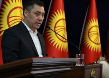 Садыр Жапаровдун президенттик кызматка киришүү аземинде артиллериялык аскер техникасы колдонулат