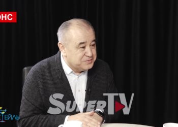 АНОНС! Текебаев: «Сооронбай Жээнбеков бир эмес, үч сессияга депутаттарды жыйнап бергенин мага айтты»