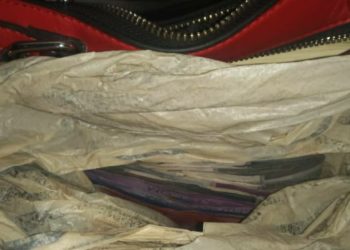 Бишкекте кичи автобустун жүргүнчүсүнөн 40 миң доллар уурдаган шектүү кармалды