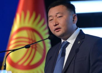 КТРКнын башкы креслосу 150 миң долларбы? Президенттин басма сөз кызматынын мурдагы башчысынын телефон сүйлөшүүсү делген аудио тарады