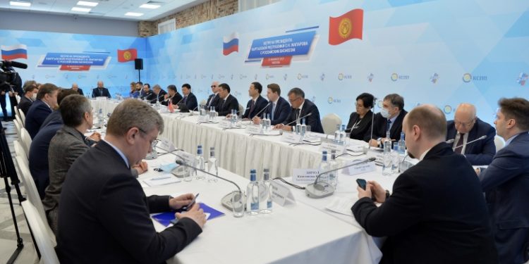 Садыр Жапаров орусиялык ишкерлерди активдүү кызматташууга чакырды