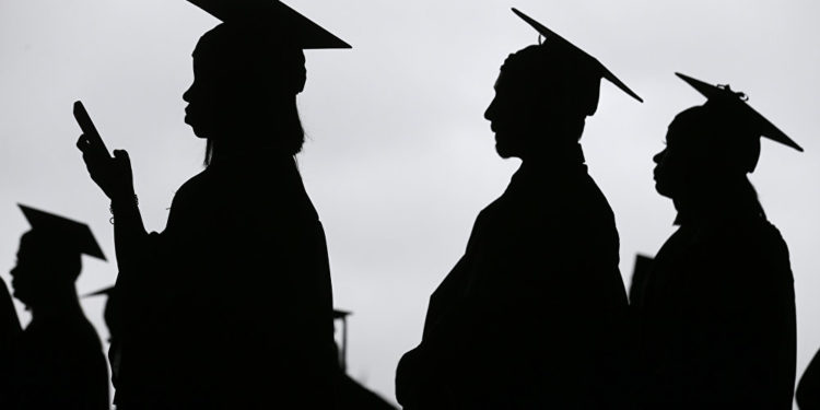 Студенттердин окуу акысы төмөндөтүлөбү? Өкмөт башчынын жообу