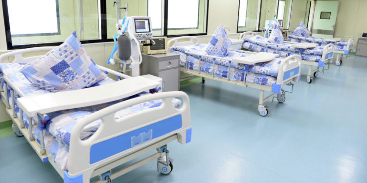 Коронавирус: Ооруканалардагы 24 бейтаптын абалы өтө оор