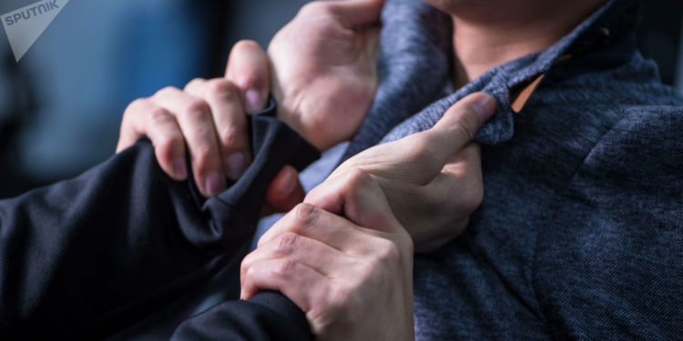 Таласта жаштар арасында мушташ чыгып, автоунаалар талкаланды