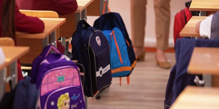 Балдарды мектепке электрондук каттоо жүрүүдө