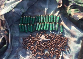 Куралдар жана ок-дарылар сакталган жашыруун жер табылды сүрөт)