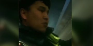 Кайгуулчу менен айдоочунун «соодалашып» жаткан видеосу