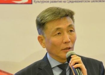 Президент Садыр Жапаровдун коомдук кеңешчиси кызматынан бошотулду