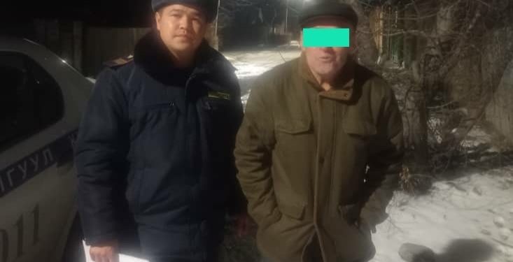 Кайгуул кызматкерлери адашып кеткен жаранды таап, үйүнө жеткиришти