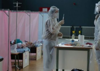 Улуу Британияда жаш ыктыярчыларга атайылап коронавирус жуктура баштайт