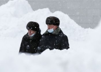 Москвада болуп көрбөгөндөй кар жаап, бир адам каза болду