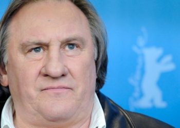 Дүйнөгө белгилүү актёр Жерар Депардьеге зордуктоо боюнча айып коюлду