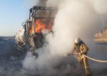 Ош-Бишкек унаа жолунда күйүүчү май ташыган унаа өрттөндү