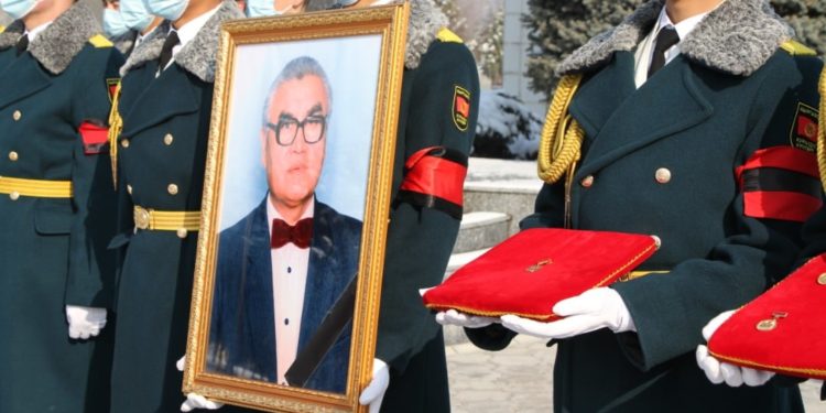 СССРдин Эл артисти Токтоналы Сейталиевди акыркы сапарга узаттуу зыйнаты өттү