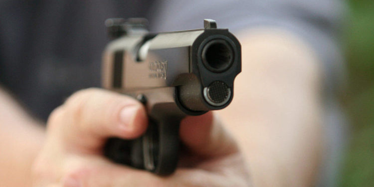 Бишкекте түнкү клубдун диджейин атып кетишти