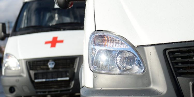 Нарында айдоочу рулга ээ боло албай жолдон чыгып, 2 адам жаракат алды