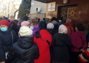 «Ош базардын» соодагерлери митингге чыгышты