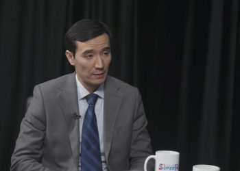 Юрист Медер Алиев: “Конституциялык кеңешмеге кирген 20 депутаттын экөөсүнөн башкасы басып да келген жок”