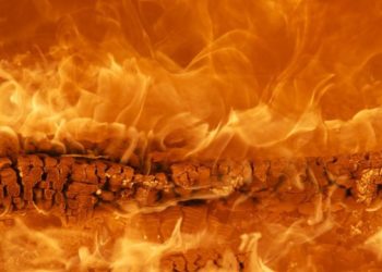 Казакстандын президенти өрттүн кесепетинен каза болгон 5 бир туугандын окуясын өлкөнүн трагедиясы деп атады