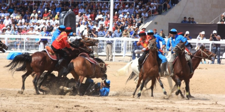 Улакчы Манас Ниязов казакстандык оюнчудан кечирим сурады