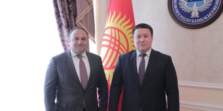 Талант Мамытов Түркиянын элчиси Жеңгиз Фырат менен коштошту