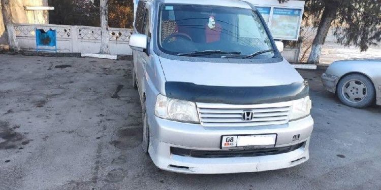 16 жаштагы кызды ала качып бара жаткан жигиттер кармалды