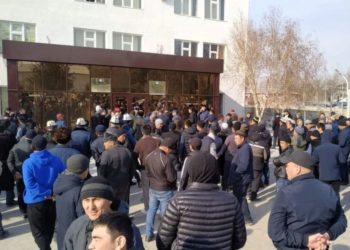 Баткенде митинг. Эл Мариповдун Төрткүл боюнча туура эмес маалымат бергенинен улам толкуп жатабы?