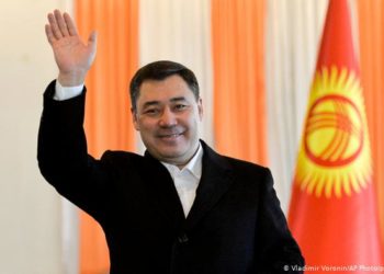 Президент Садыр Жапаров өзүнүн аскердеги сүрөтүн жарыялап, жаштарды кызмат өтөөгө чакырды