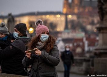 Чехияда экиден беткап тагуу талабы коюлду