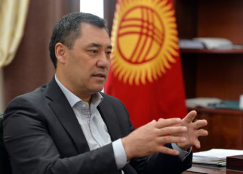 Президент Садыр Жапаров кабинеттерге өзүнүн сүрөтүн илбөөгө чакырды