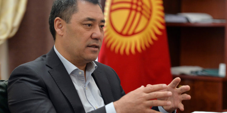 Президент Садыр Жапаров кабинеттерге өзүнүн сүрөтүн илбөөгө чакырды